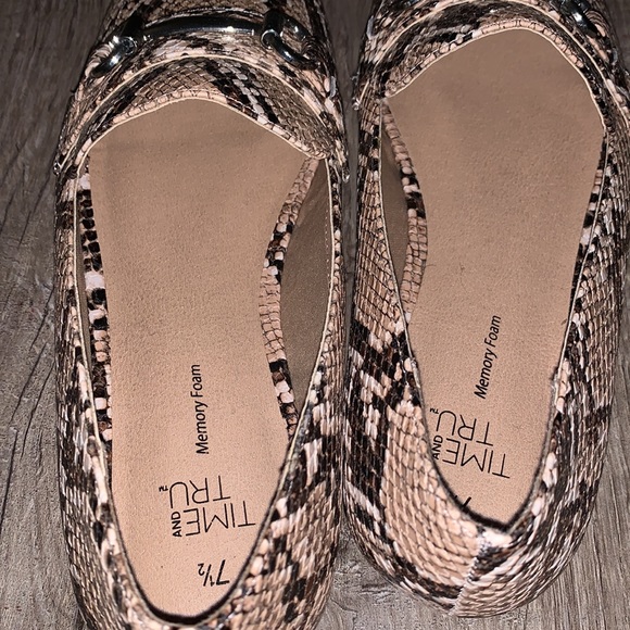 Time And Tru Slip On Shoes - Picture 5 of 14